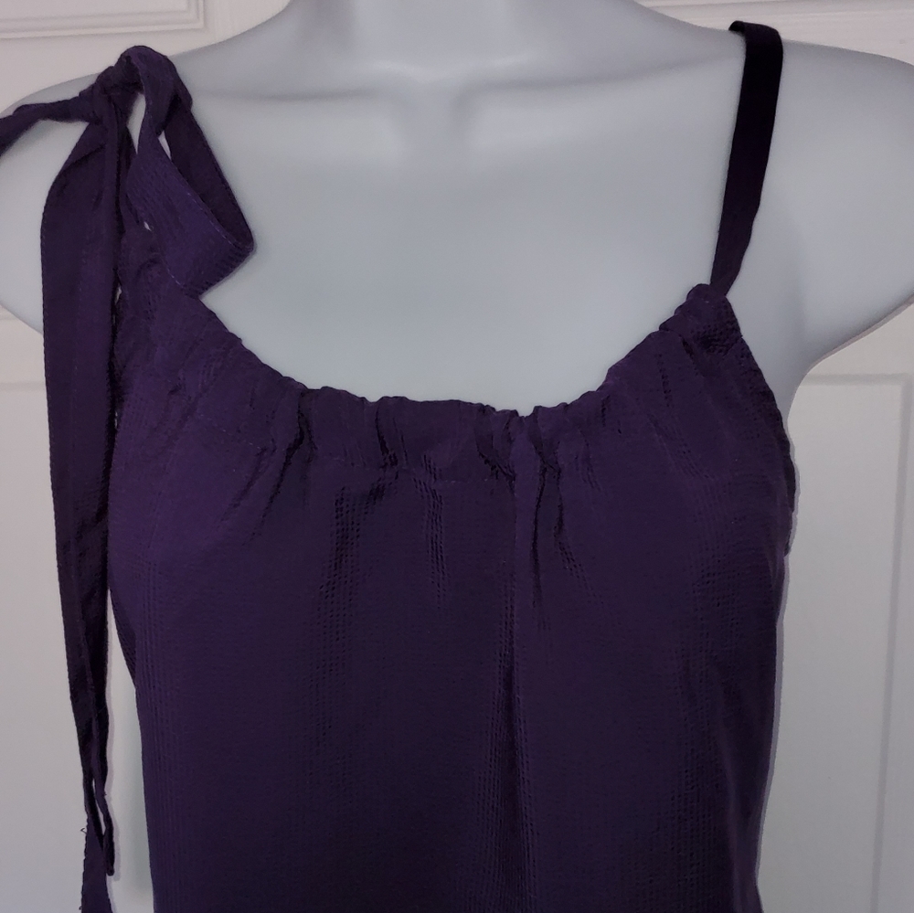 Tie Purple Strap dress Size S
Has Pockets